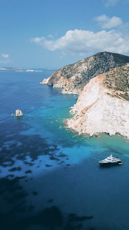 TMTM (5 hours): [Milos] Private fast boat charter - HD to Kleftiko and Polyaigos