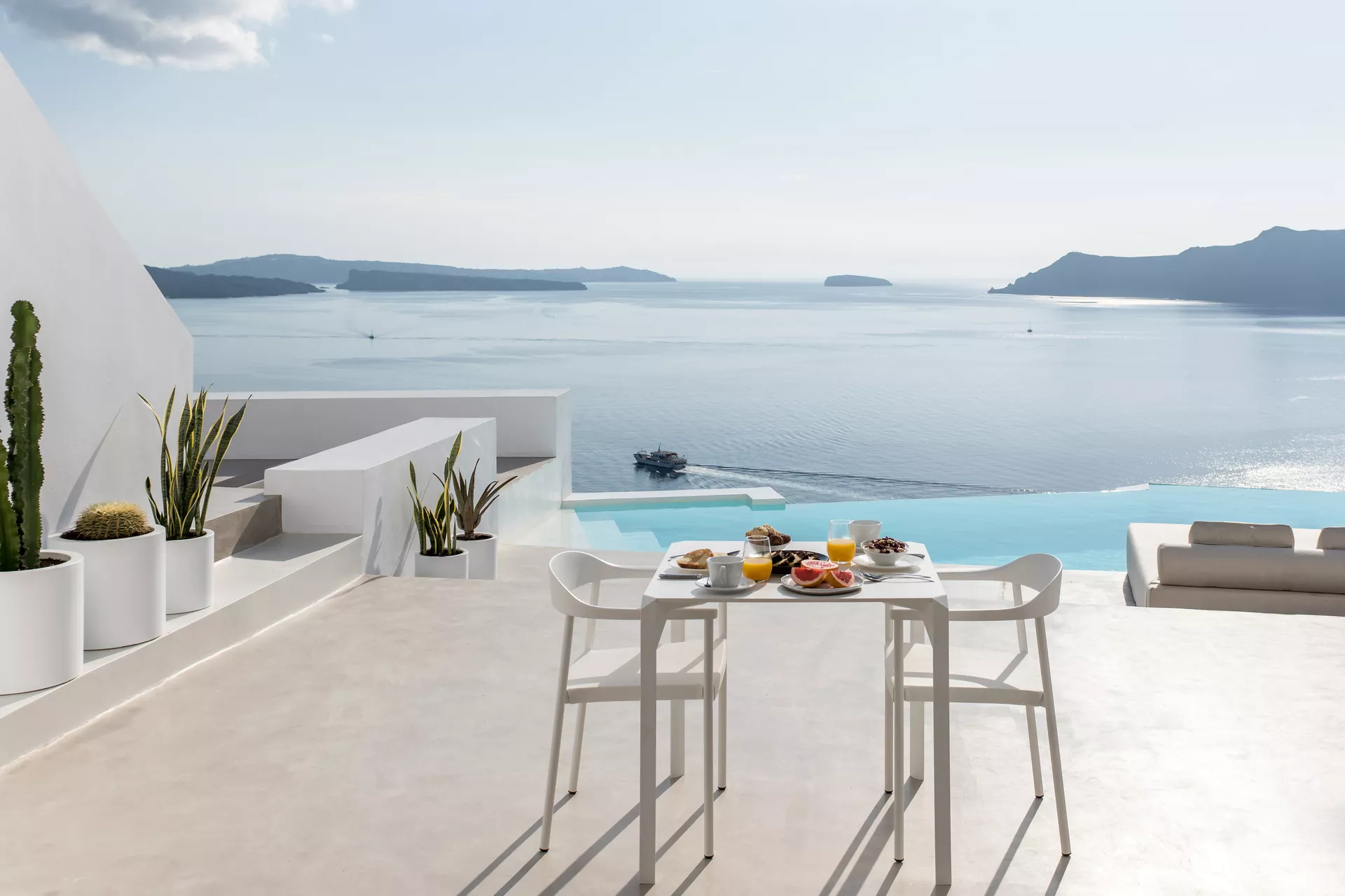 Saint Luxury Suites, Santorini - Exterior