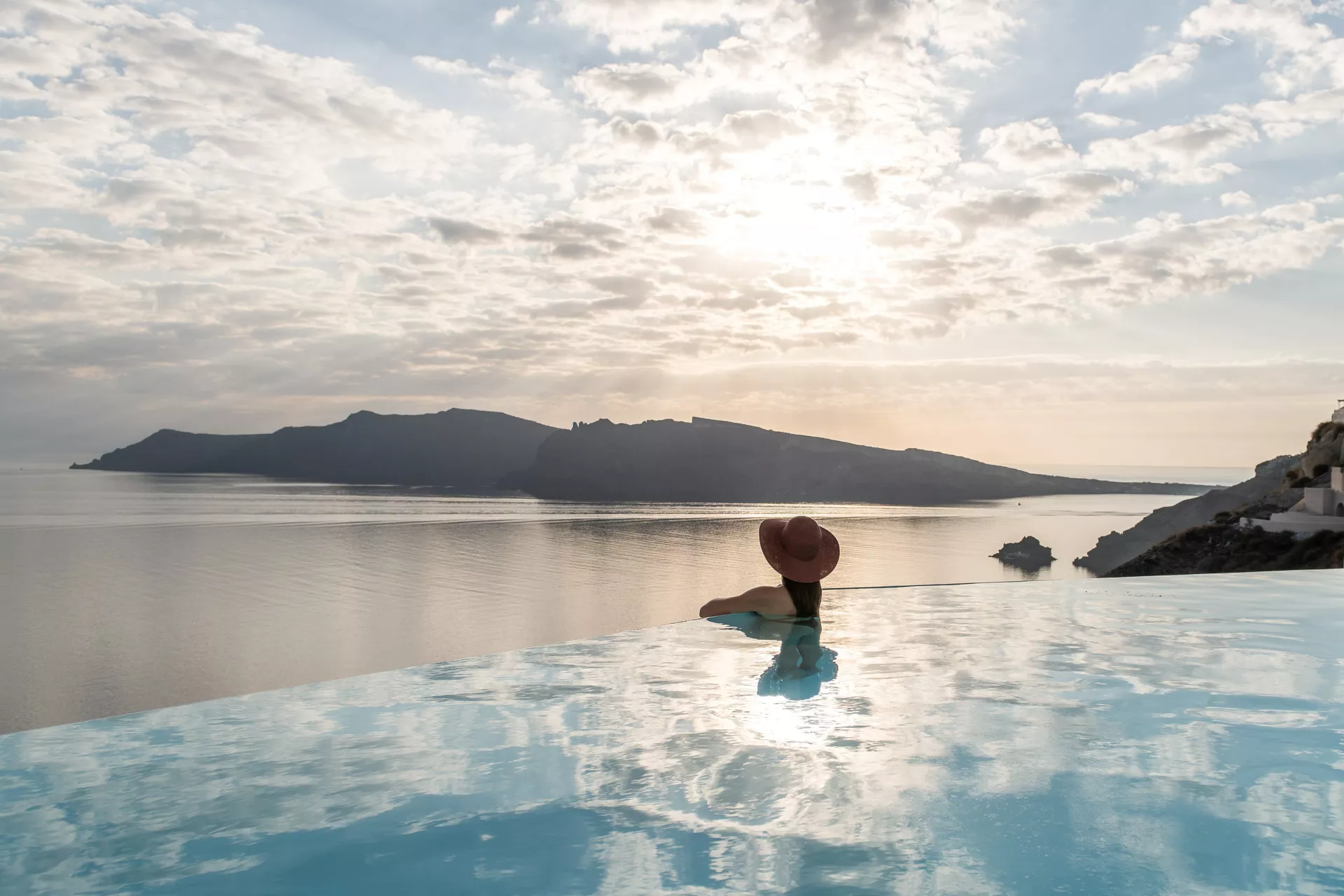 Saint Luxury Suites, Santorini - Pool