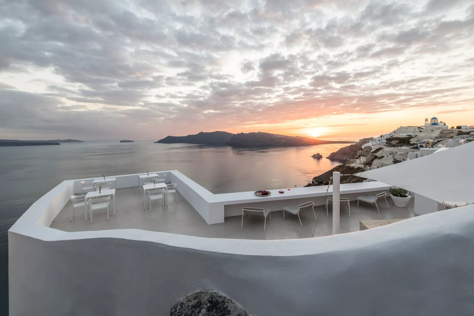 Saint Luxury Suites, Santorini - Exterior