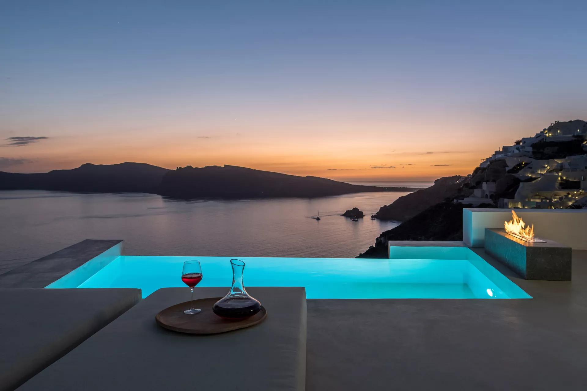 Saint Luxury Suites, Santorini - Exterior