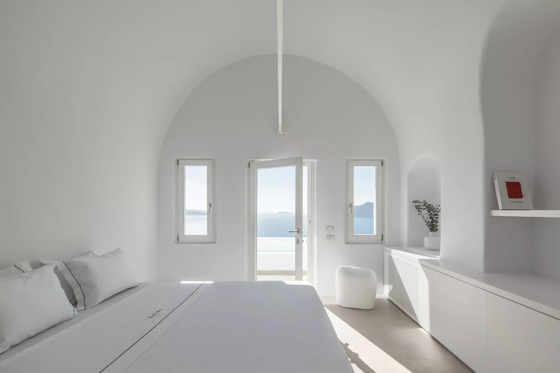 Saint Luxury Suites, Santorini - Interior