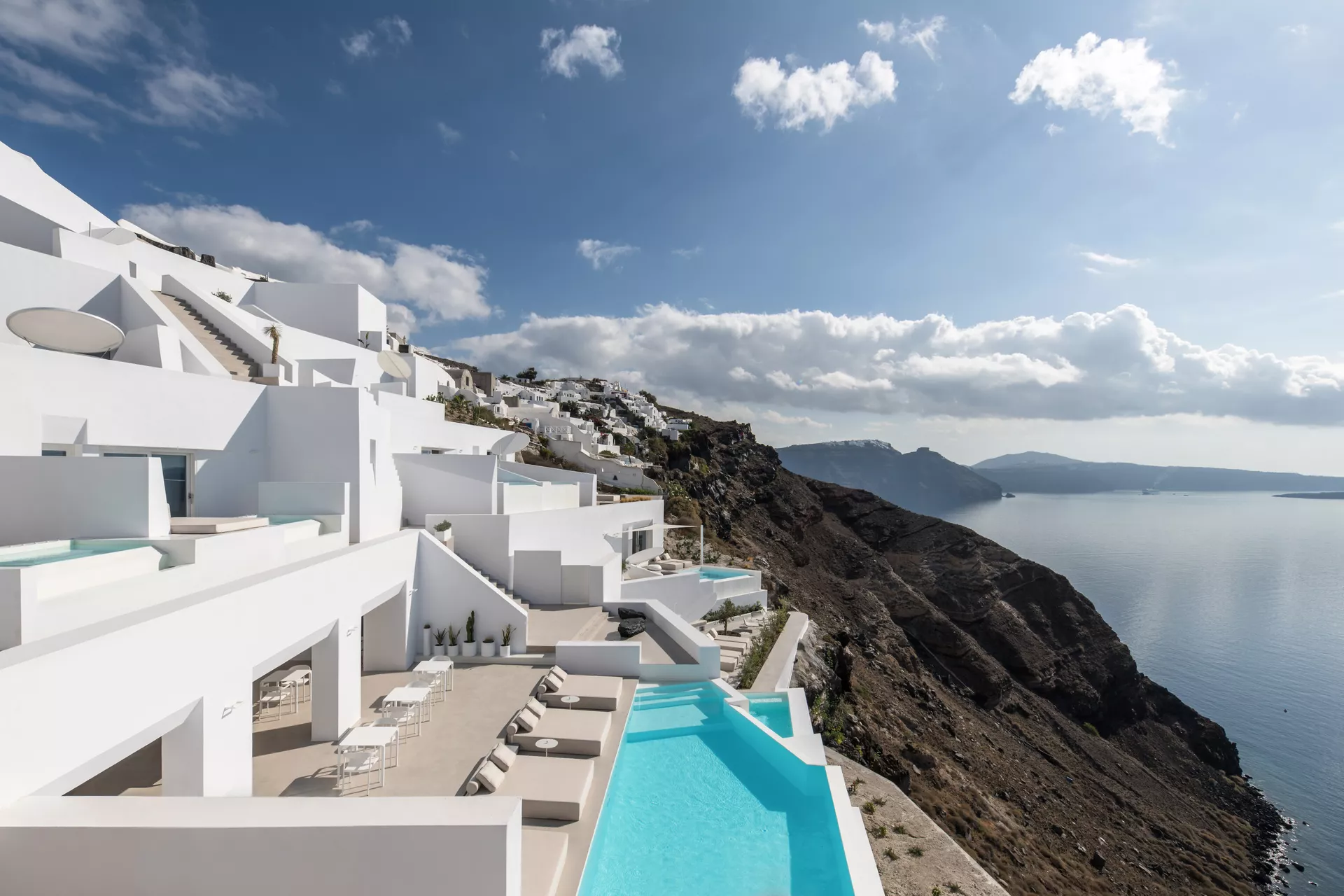 Saint Luxury Suites, Santorini - Exterior