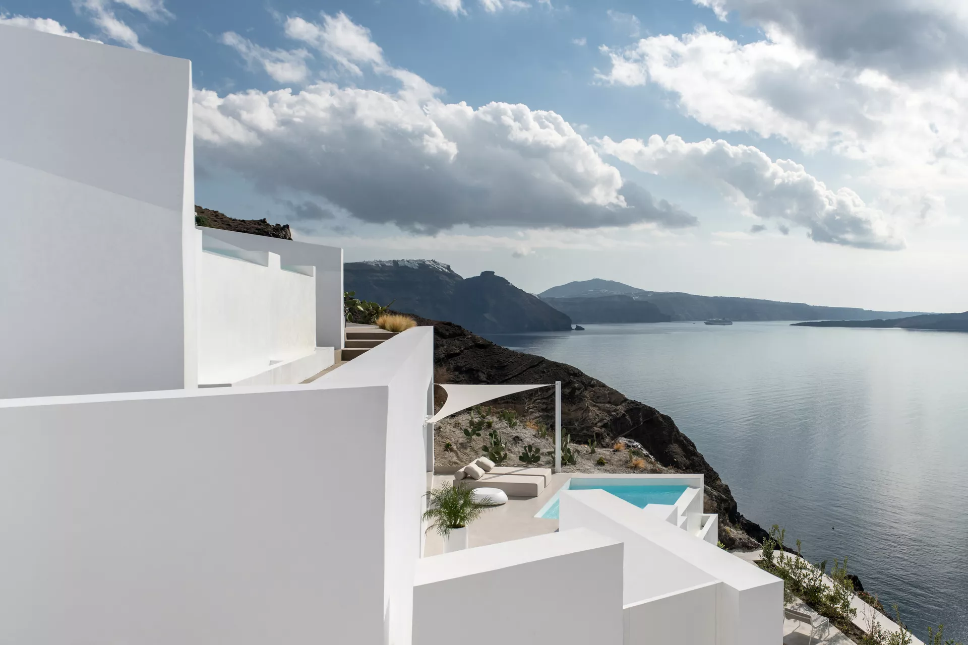 Saint Luxury Suites, Santorini - Exterior