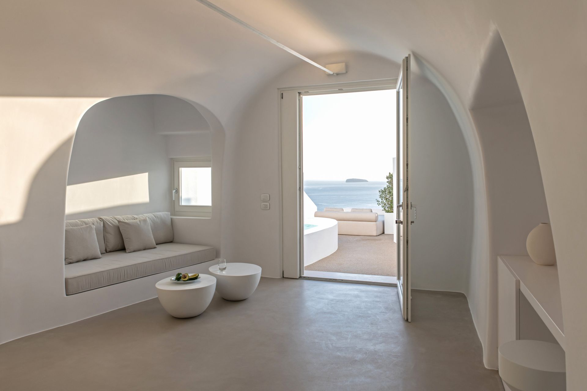 Saint Luxury Suites, Santorini - Iconic Suite with Private Outdoor Plunge Pool