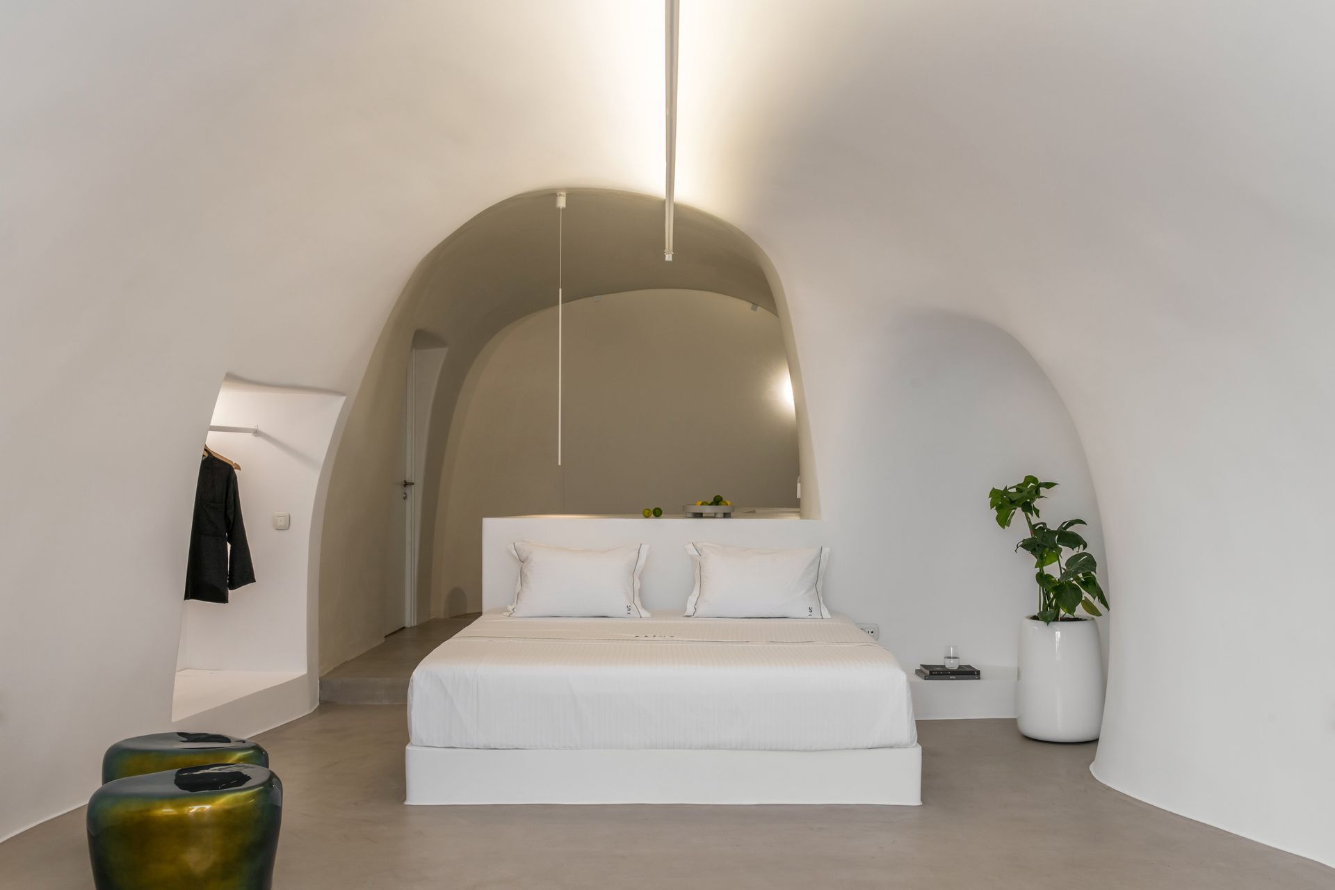 Saint Luxury Suites, Santorini - Iconic Suite with Private Outdoor Plunge Pool
