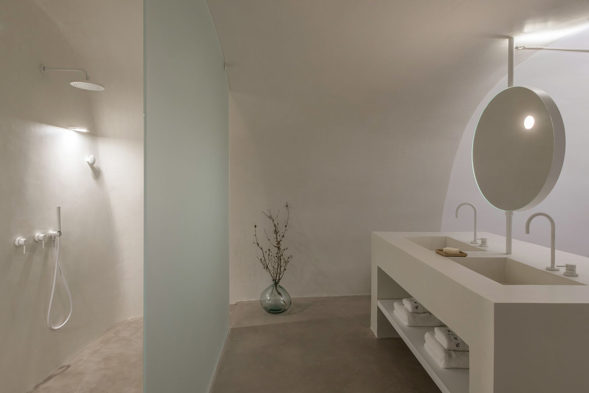 Saint Luxury Suites, Santorini - Iconic Suite with Private Outdoor Plunge Pool