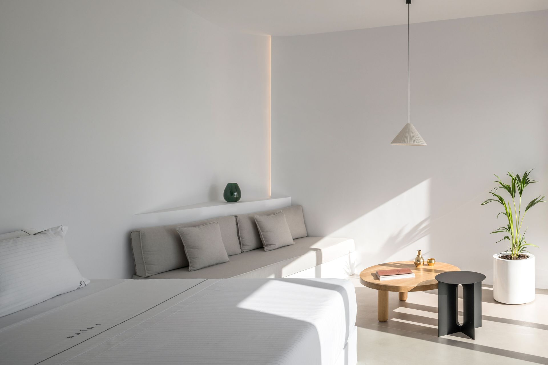 Saint Luxury Suites, Santorini - Epic Suite with Private Outdoor Plunge Pool
