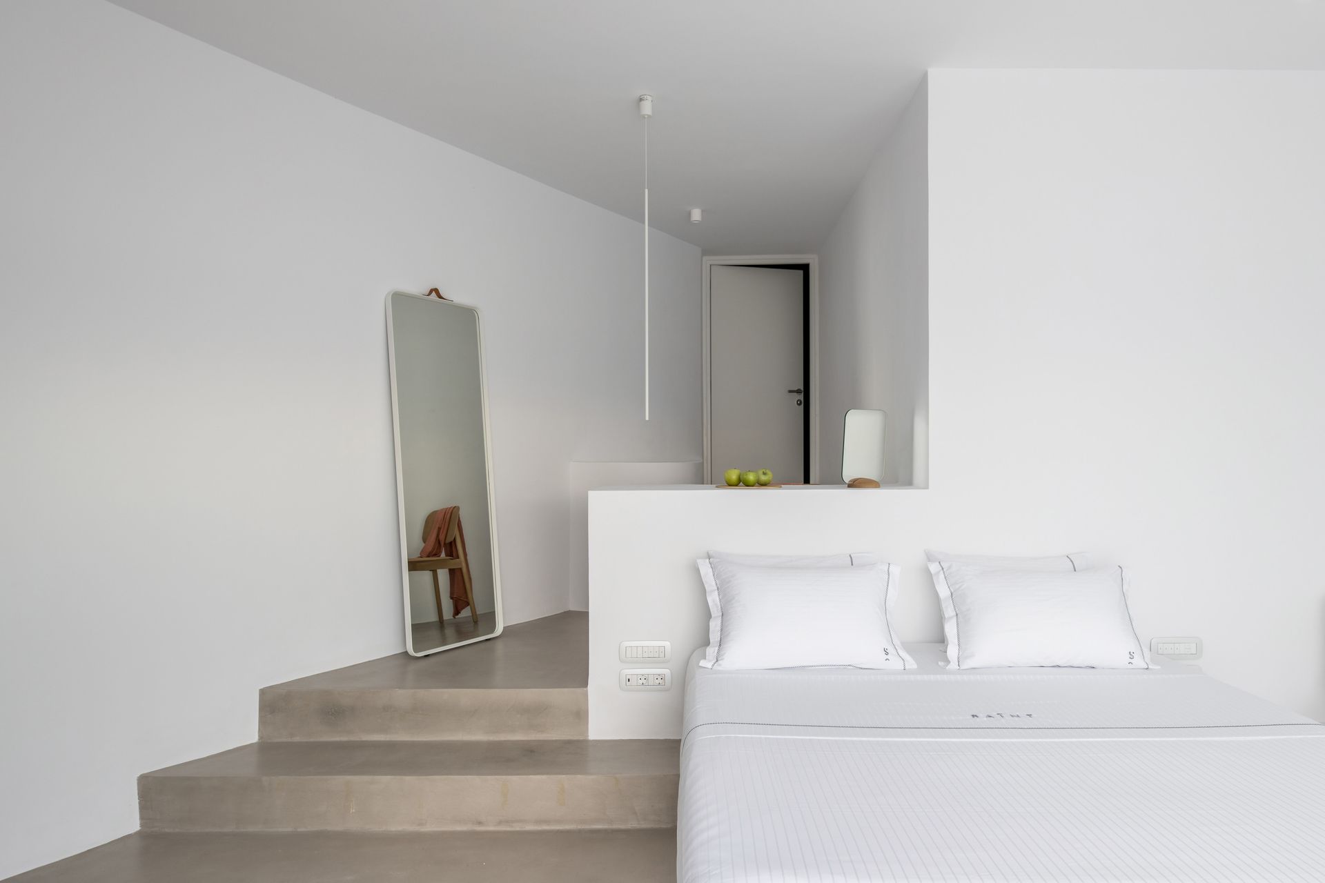 Saint Luxury Suites, Santorini - Epic Suite with Private Outdoor Plunge Pool