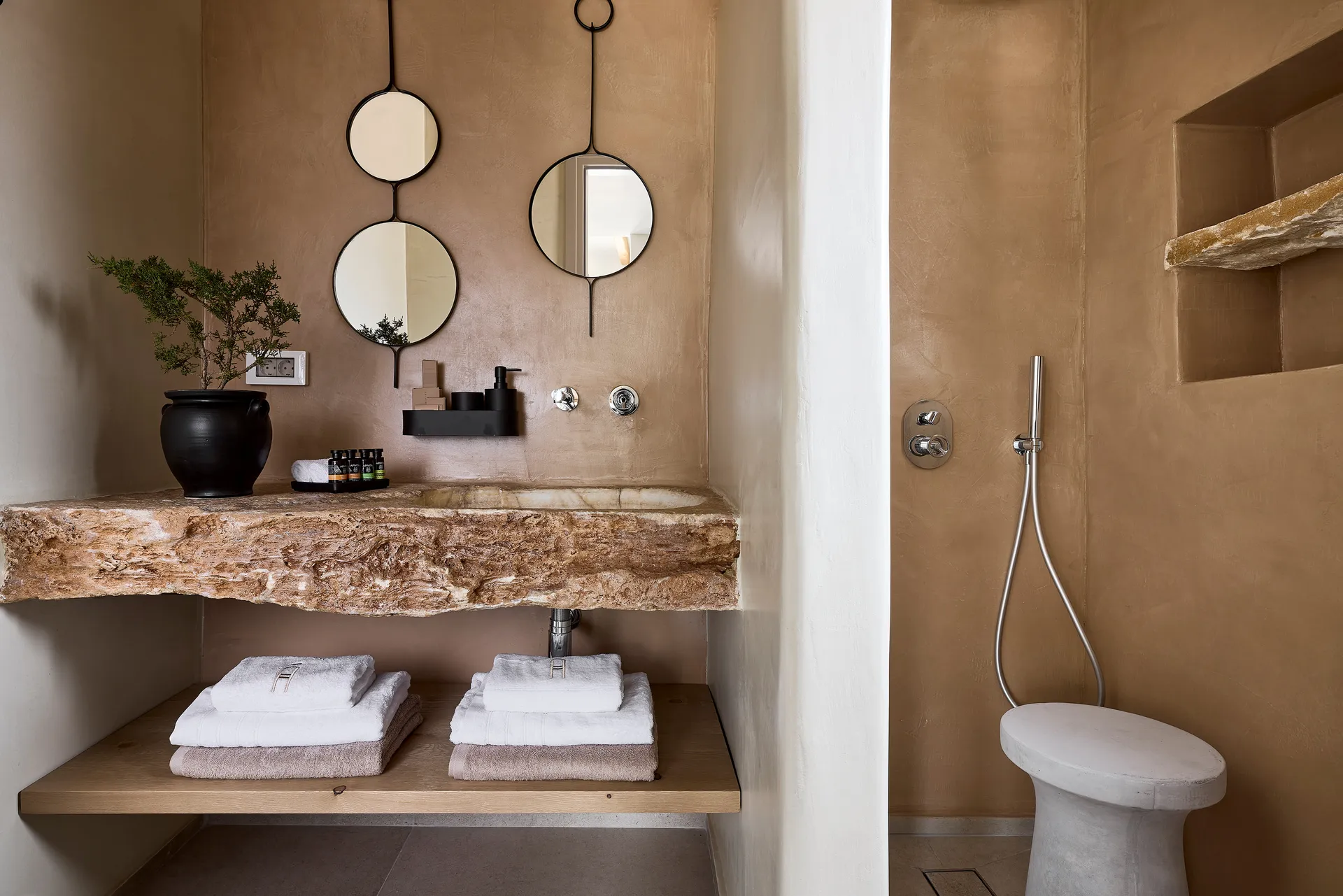 Apsila Pool Suites, Sifnos - Travel Food People