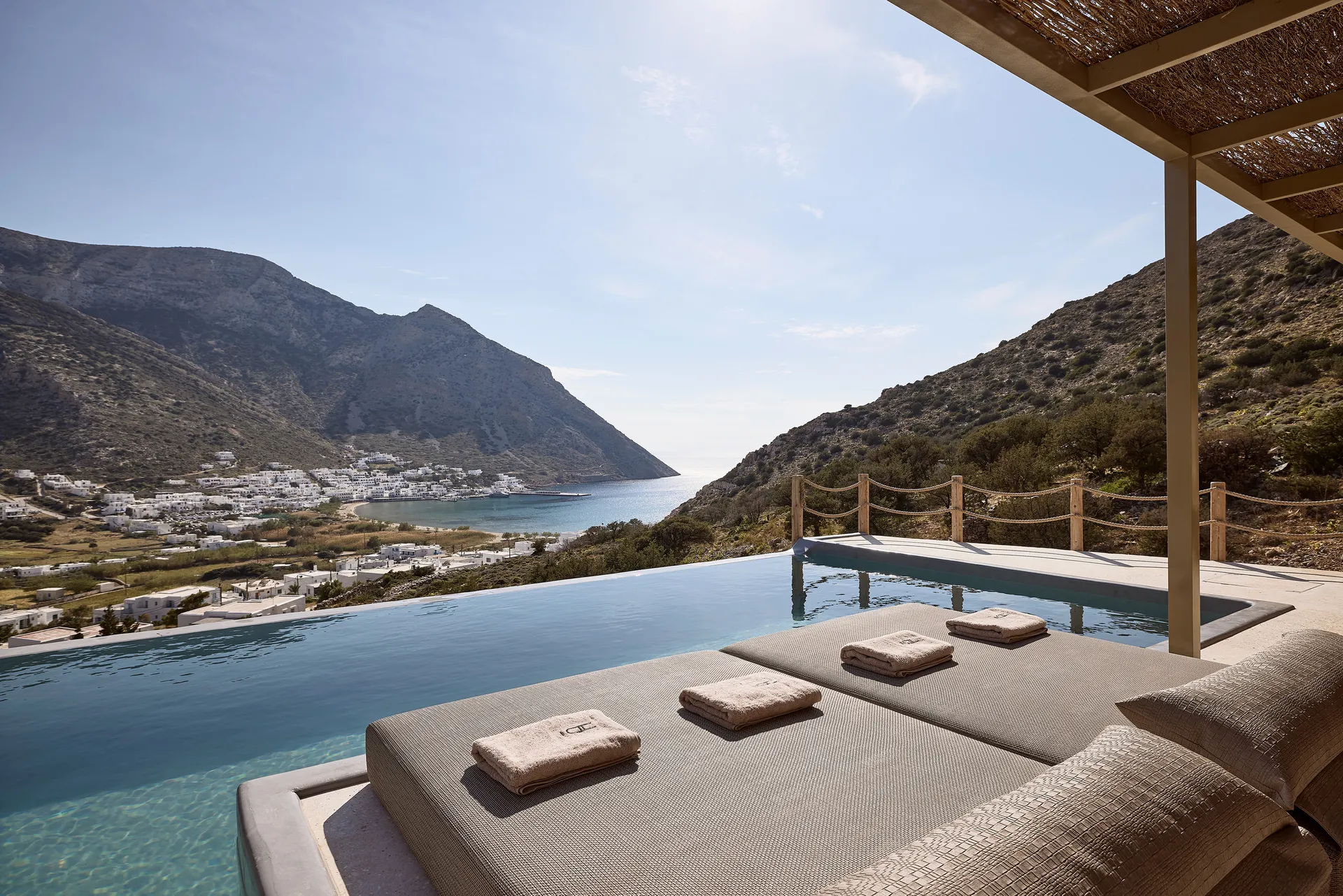 Apsila Pool Suites, Sifnos - Travel Food People