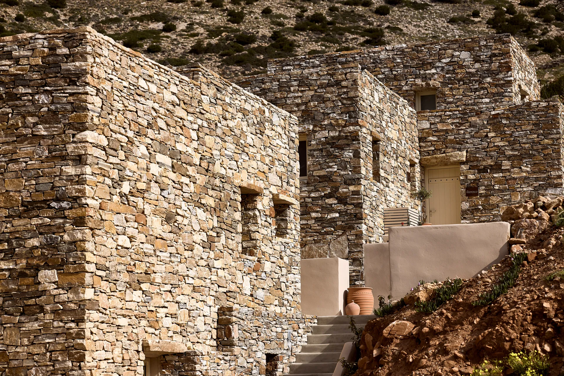 Apsila Pool Suites, Sifnos - Travel Food People