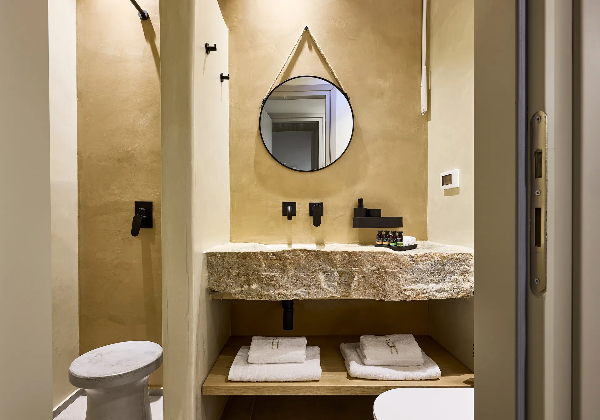 Apsila Pool Suites, Sifnos - Travel Food People