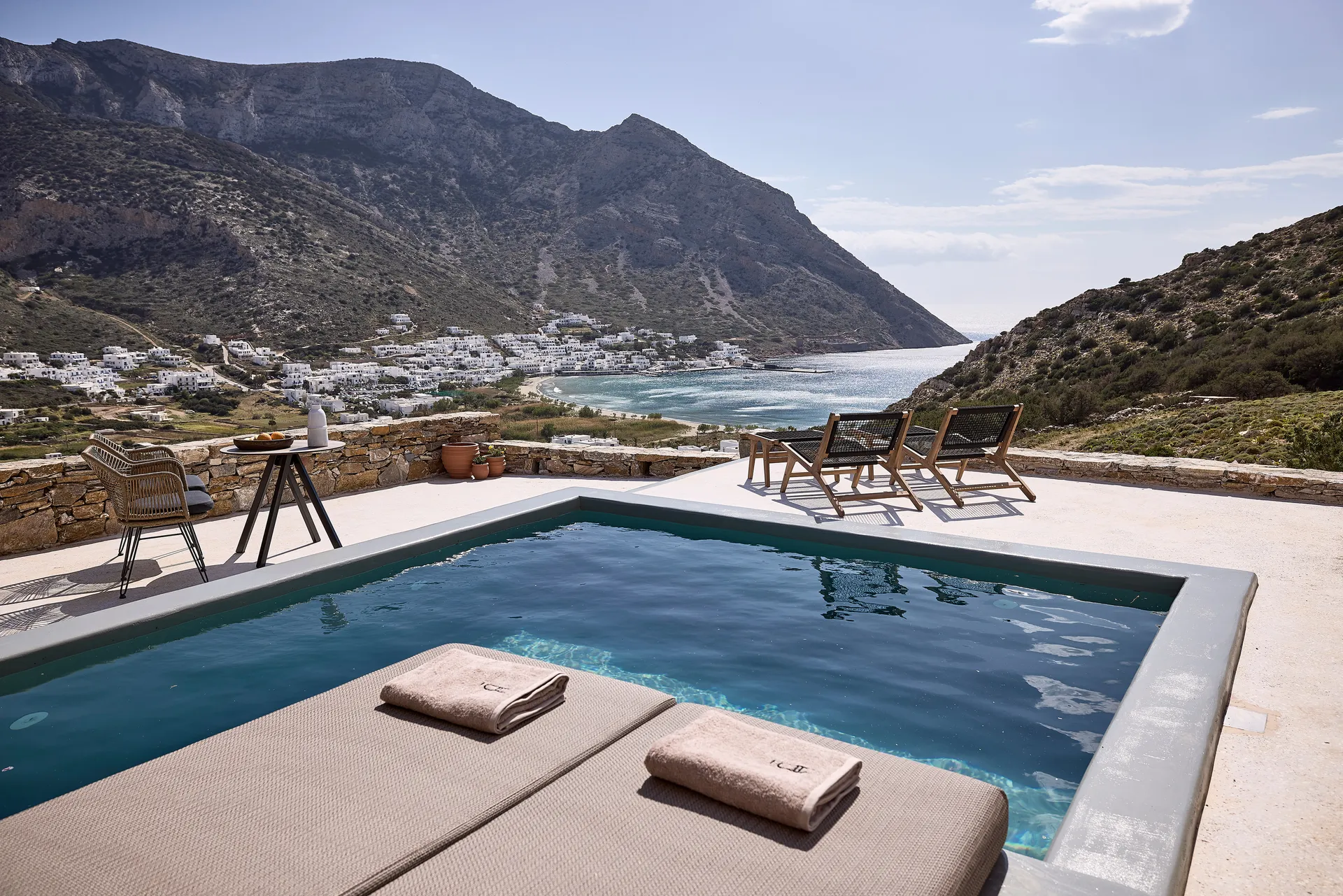 Apsila Pool Suites, Sifnos - Travel Food People