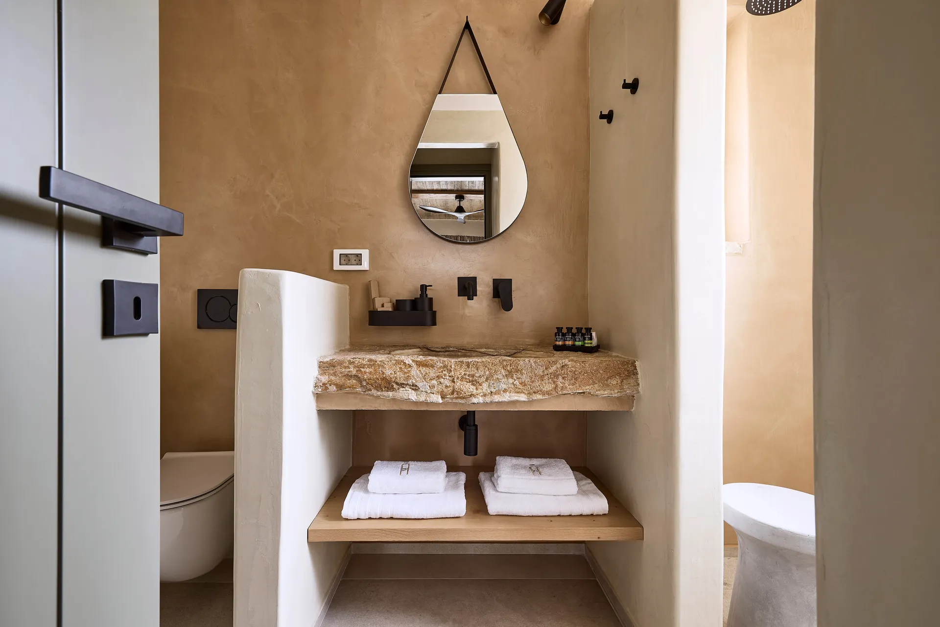 Apsila Pool Suites, Sifnos - Travel Food People