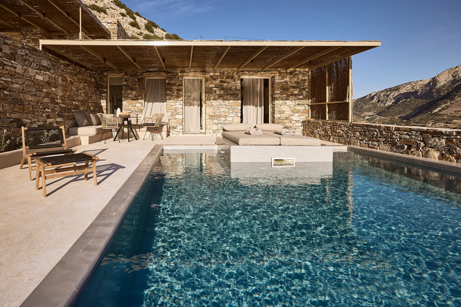Apsila Pool Suites, Sifnos - Travel Food People
