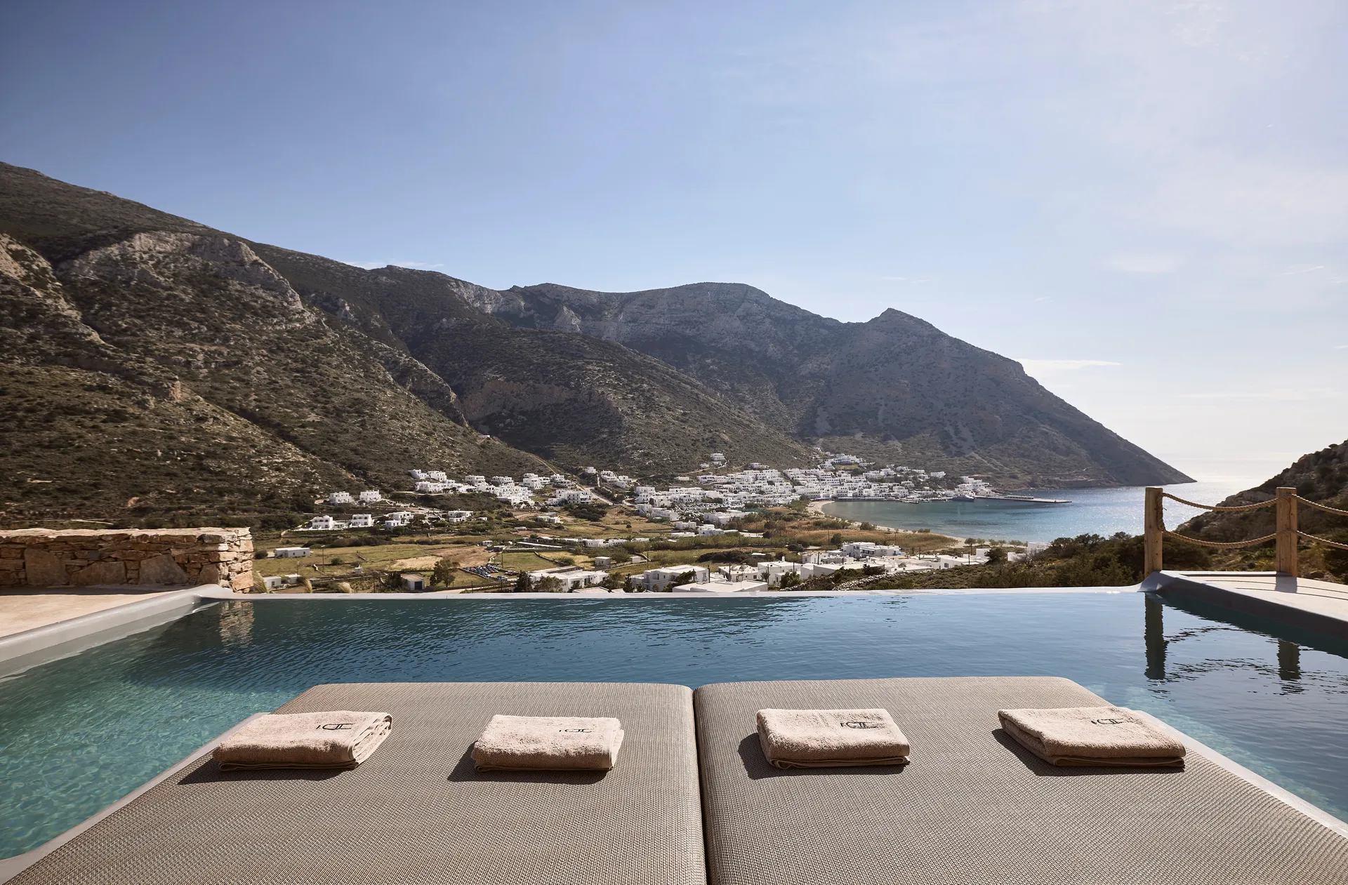 Apsila Pool Suites, Sifnos - Travel Food People