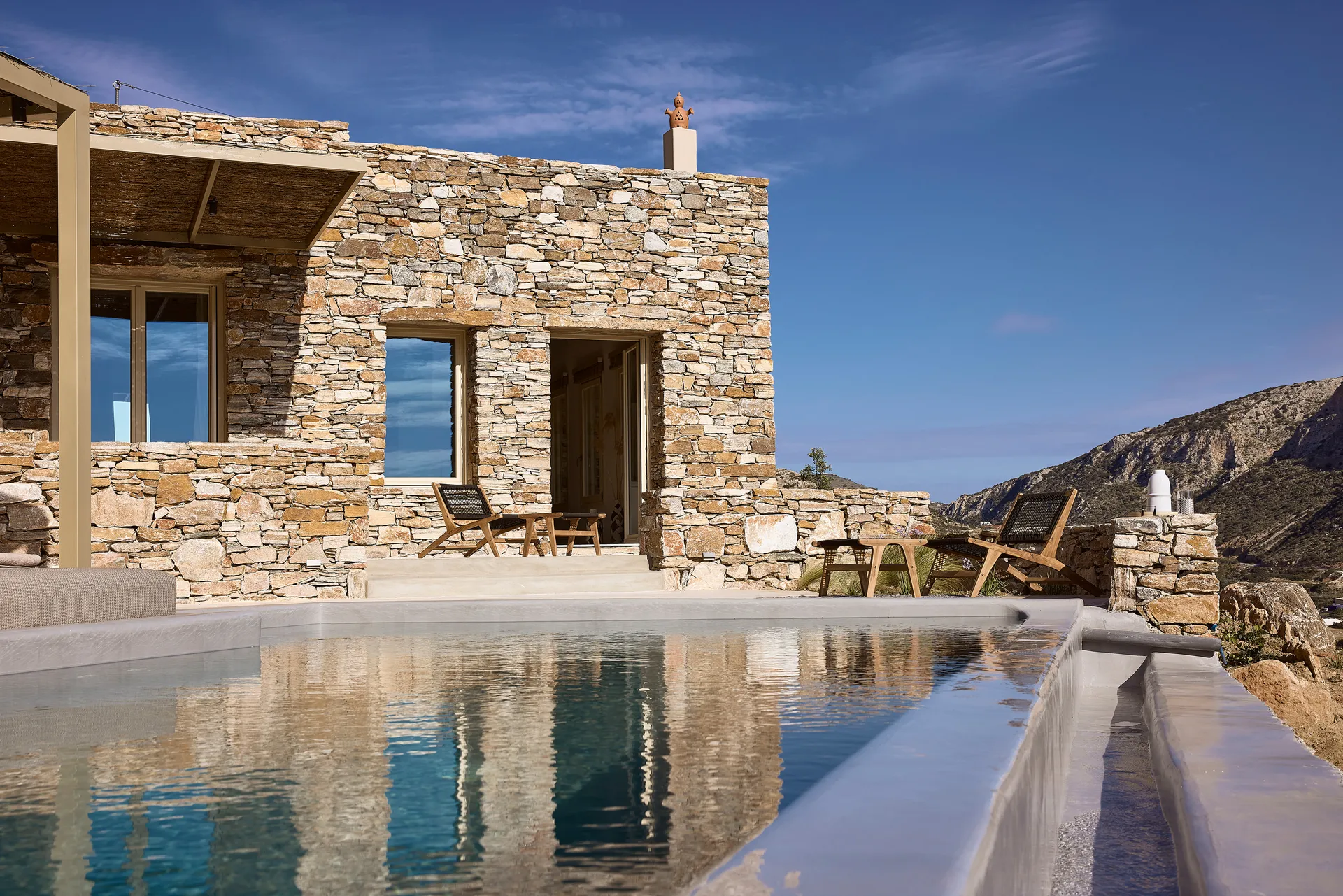 Apsila Pool Suites, Sifnos - Travel Food People