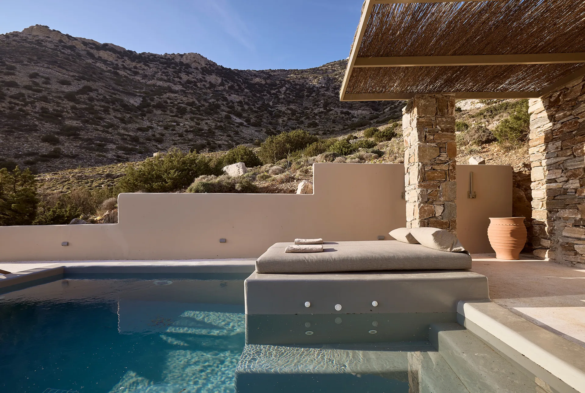 Apsila Pool Suites, Sifnos - Travel Food People