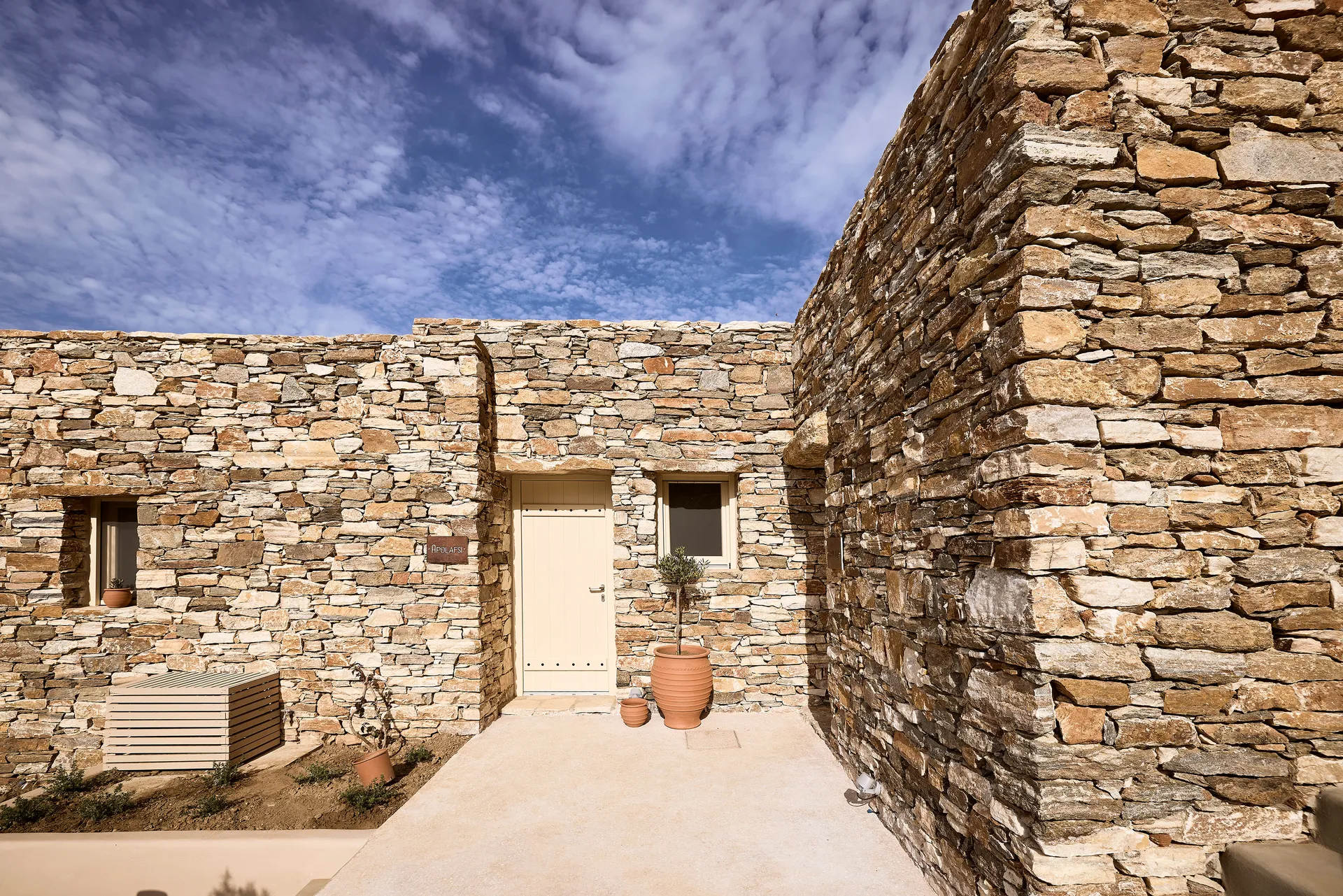 Apsila Pool Suites, Sifnos - Travel Food People