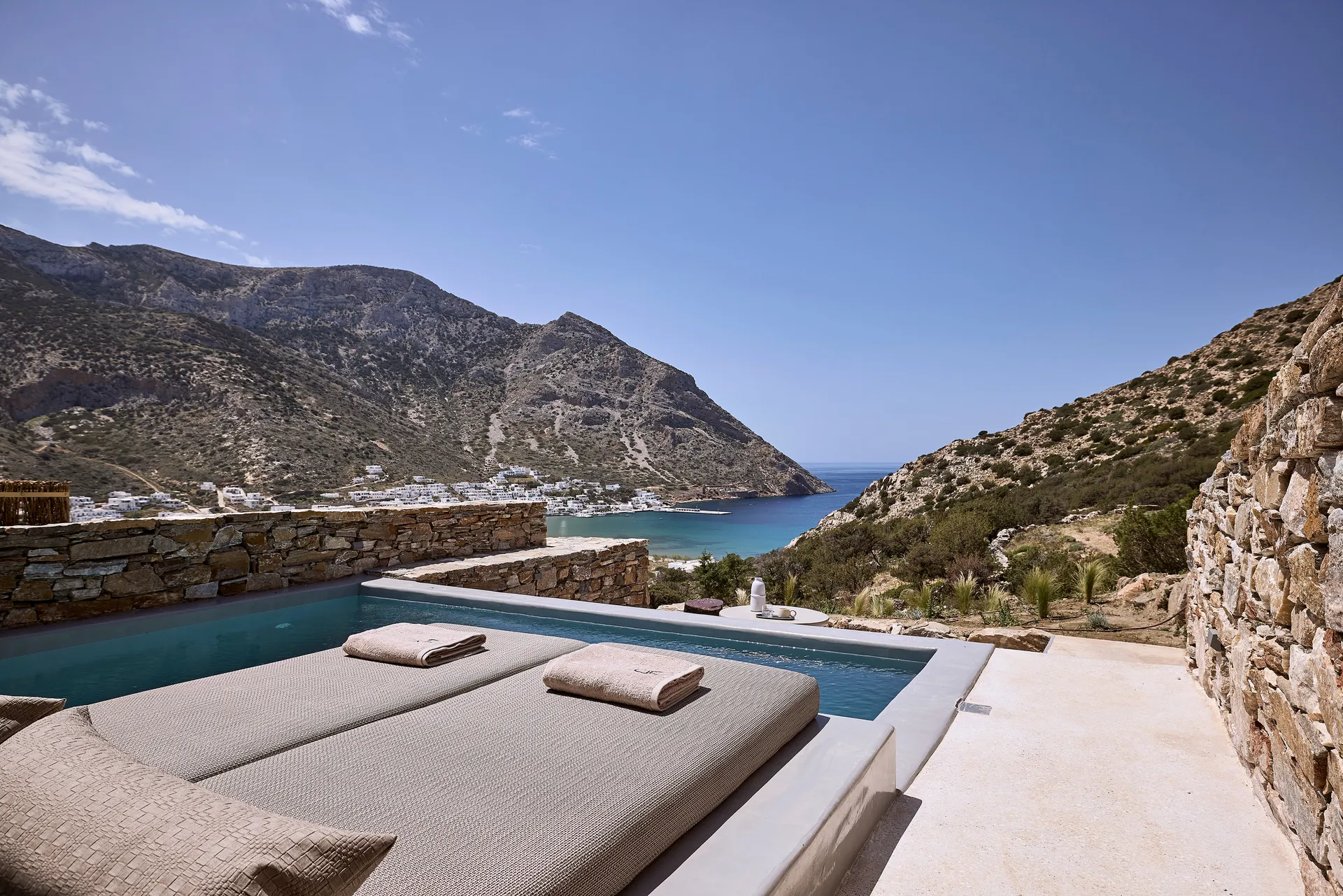 Apsila Pool Suites, Sifnos - Travel Food People