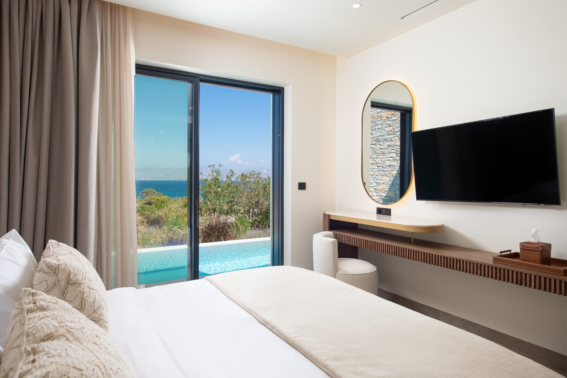 Vione Suite With Private Pool & Sea View