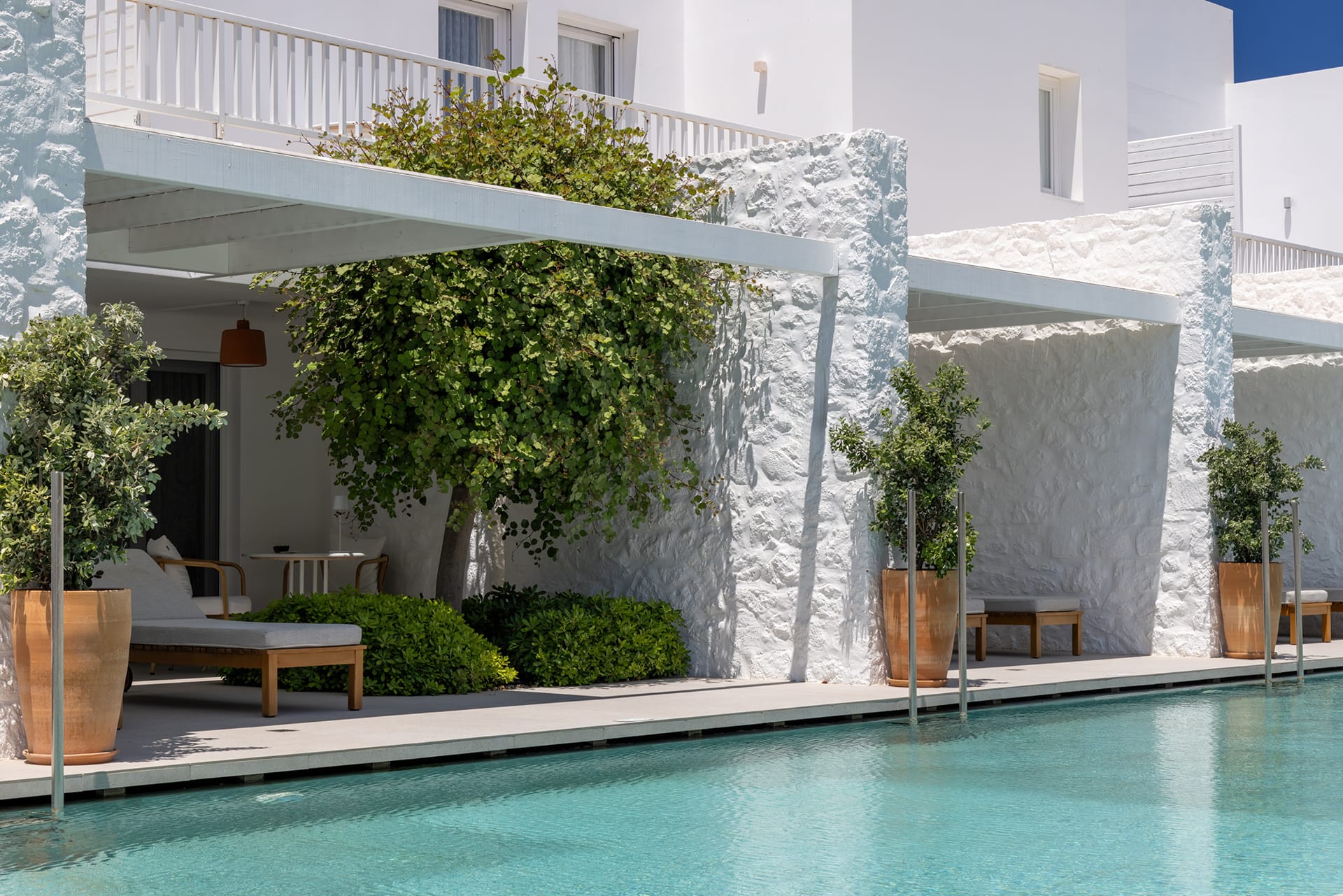 Junior Suite Sharing Pool- Suite- 1 King- Poolside view