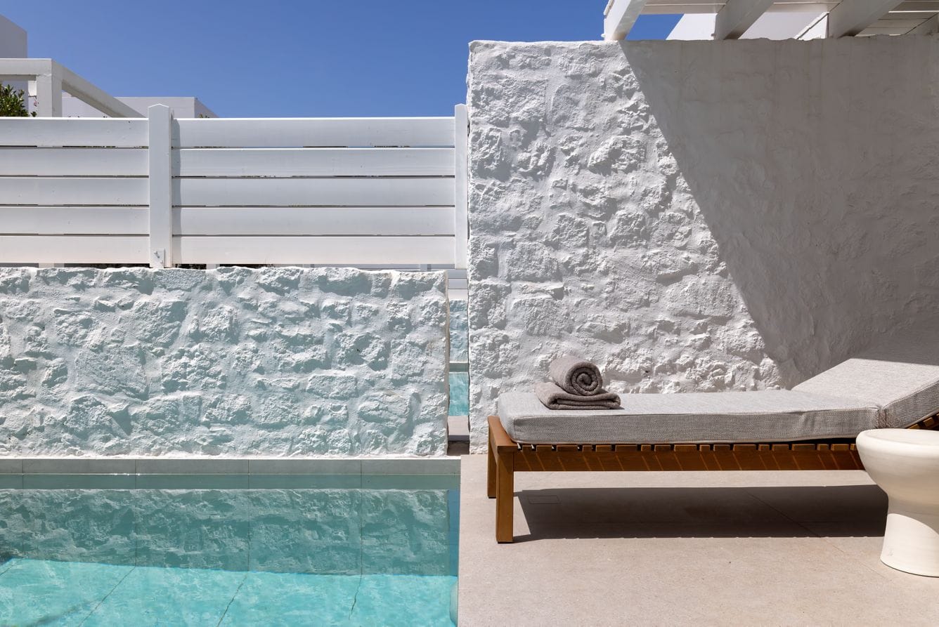 Maisonette- 1 Bedroom Suite- 1 King- Sofa bed- Private pool