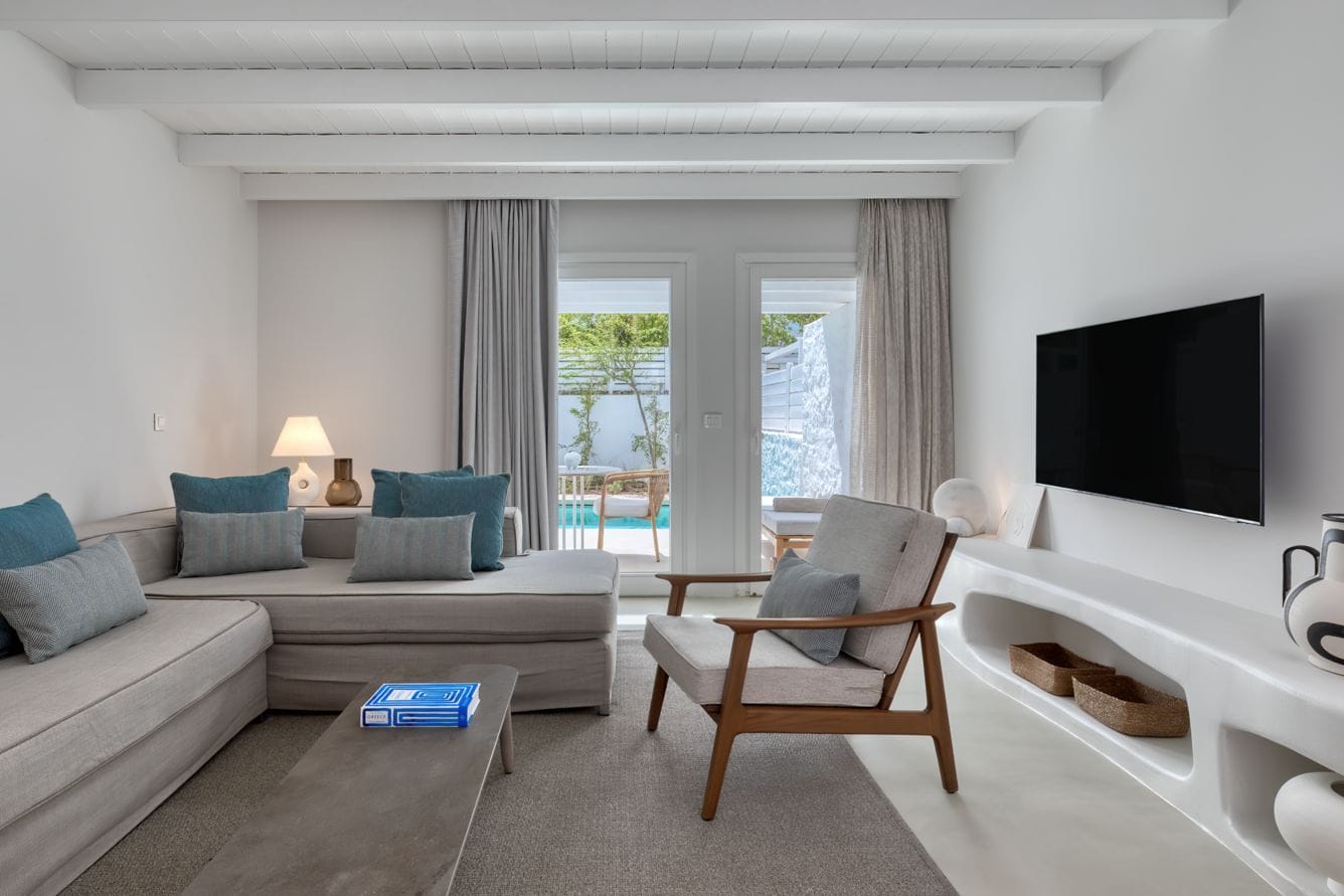 Maisonette- 1 Bedroom Suite- 1 King- Sofa bed- Private pool